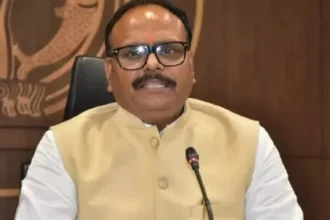 नोएडा जिला अस्पताल में इलाज में लापरवाही का मामला, दो डॉक्टरों पर जांच के आदेश