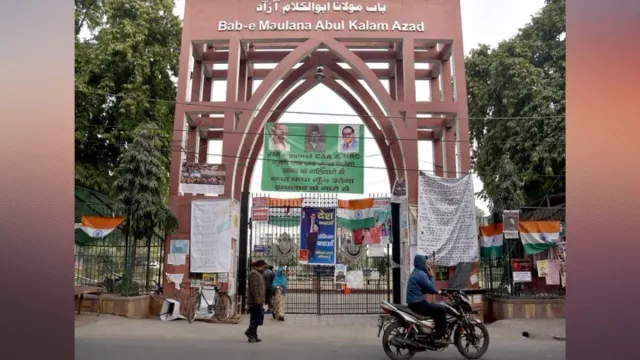 जामिया मिल्लिया इस्लामिया में हॉस्टल विवाद पर एक्शन: प्रदर्शन करने पर PhD छात्र 5 दिन के लिए निलंबित, कैंपस एंट्री पर बैन