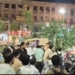 महिला कर्मी से छेड़छाड़ पर सड़क पर संग्राम: मोदीनगर में दो पक्षों में जमकर चले लात-घूंसे, जाम लगा