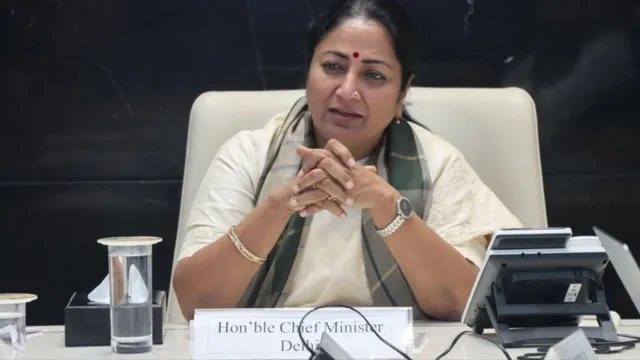 CM रेखा गुप्ता को SIR नोटिस पर चुनाव आयोग ने दी सफाई, सत्यापन के बाद नाम वैध