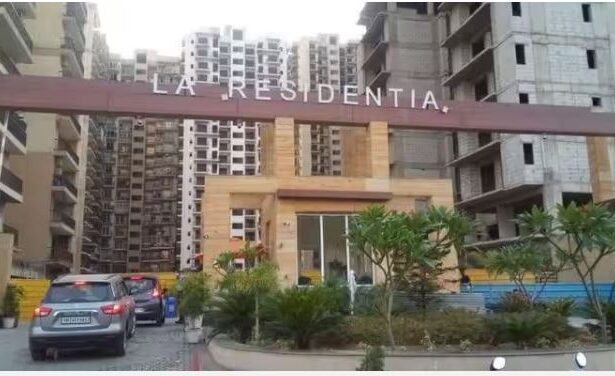 LA Residentia फ्लैट खरीदारों के लिए राहत की खबर: इलाहाबाद हाईकोर्ट का GNIDA को निर्देश, 3 महीने में लें रजिस्ट्री पर फैसला