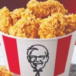 KFC के फ्राइड चिकन में मिला कीड़ा, गौर सिटी मॉल आउटलेट पर खाद्य गुणवत्ता को लेकर सवाल