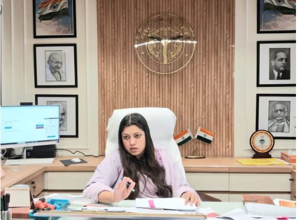 आकृति चौधरी को 5 महीने जेल में रखने पर 5 लाख मुआवजा, DM मेधा रूपम को HC का आदेश