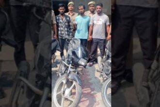 साहिबाबाद पुलिस की बड़ी सफलता: तीन शातिर वाहन चोर गिरफ्तार, चोरी की 3 बाइक और मास्टर-की बरामद