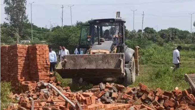 नोएडा प्राधिकरण ने गुलावली में हटाया अतिक्रमण