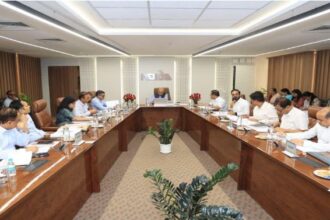 नोएडा प्राधिकरण के बड़े फैसले: किसानों का मुआवजा 53% बढ़ा, पुरानी सोसायटियों में फ्लैट रजिस्ट्री को मंजूरी