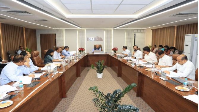 नोएडा प्राधिकरण के बड़े फैसले: किसानों का मुआवजा 53% बढ़ा, पुरानी सोसायटियों में फ्लैट रजिस्ट्री को मंजूरी