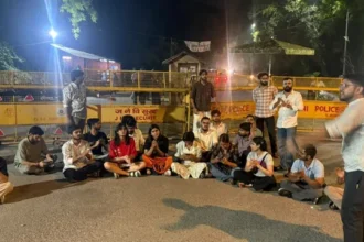 JNU परिसर में छात्रा से फिर छेड़खानी: कार सवार युवकों ने दिया शराब पीने का ऑफर, पुलिस ने 2 को हिरासत में लिया