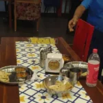 बर्थडे पार्टी का जायका हुआ खराब: मोहननगर के ढाबे में कढ़ाही पनीर में कॉकरोच, शिकायत पर वेटर ने मिटा दिए सबूत