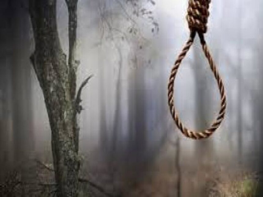 शराब को लेकर पत्नी से हुआ विवाद, घर से निकले ऑटो चालक की फंदे पर लटकी मिली लाश