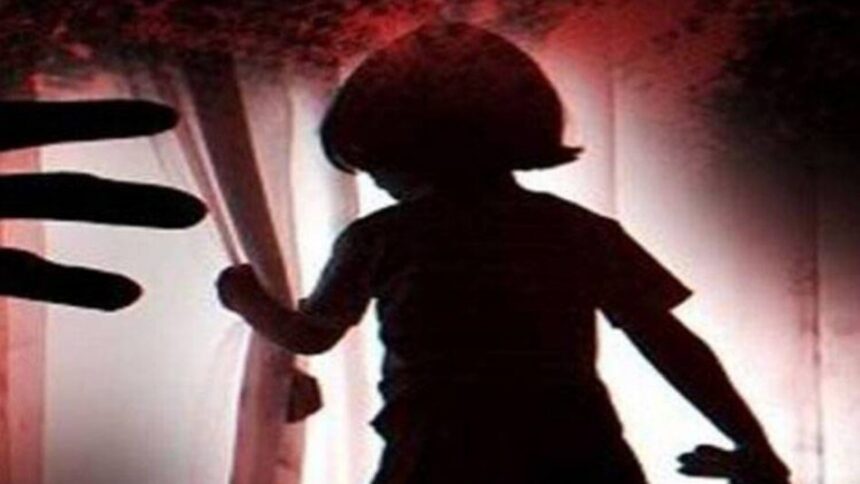 साहिबाबाद में घर के पास से 8 साल की बच्ची लापता, पड़ोसी पर अपहरण का केस