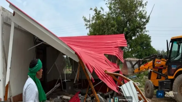 नोएडा में भूमाफिया पर चला प्राधिकरण का बुलडोजर, 40 एकड़ जमीन कराई अतिक्रमण मुक्त