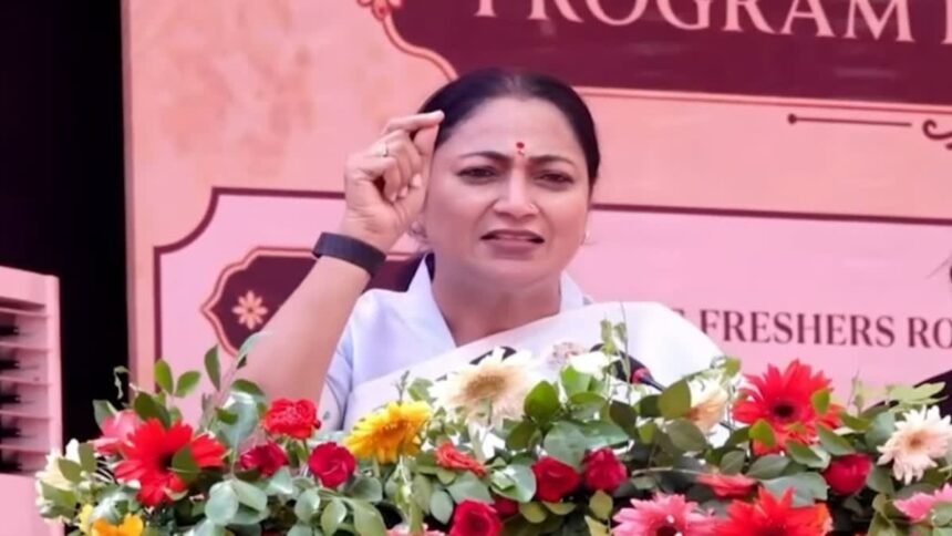 दिल्ली में महिला सुरक्षा पर सीएम रेखा गुप्ता का बड़ा बयान: ‘गलत काम लड़के करते हैं, तो पाबंदियां बेटियों पर क्यों?’