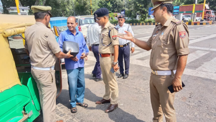 यात्रियों की सुरक्षा से खिलवाड़ बंद: गाजियाबाद में 2,000 ऑटो से हटवाई गईं अतिरिक्त सीटें, पुलिस की सख्त चेतावनी