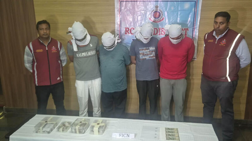 रोहिणी पुलिस की बड़ी कामयाबी: जापानी पार्क के पास पकड़ा गया नकली नोटों का सिंडिकेट, 10.50 लाख के जाली नोट बरामद