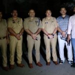 नोएडा में पुलिस और बदमाशों के बीच मुठभेड़: क्रॉस फायरिंग में दो शातिर अपराधी घायल, चैन स्नेचिंग की नकदी और रॉयल एनफील्ड बाइक बरामद