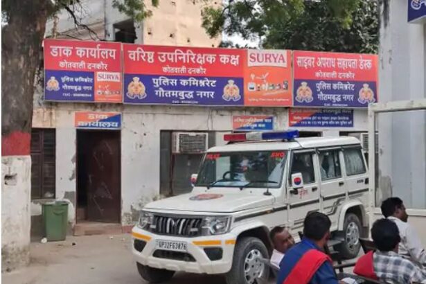 ग्रेटर नोएडा में जंगल में मिला युवक का शव: अब तक नहीं हो पाई पहचान, पुलिस ने पोस्टमार्टम के लिए भेजा