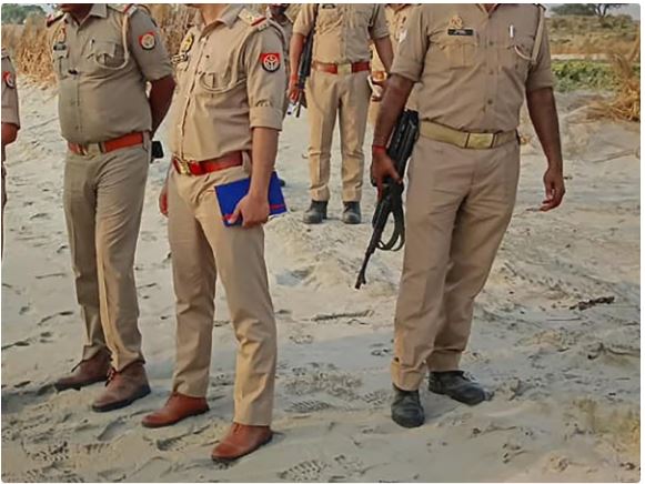 नोएडा में देर रात पुलिस और बदमाशों के बीच मुठभेड़: सेक्टर-18 में गोलीबारी, एक बदमाश को लगी गोली; दो गिरफ्तार