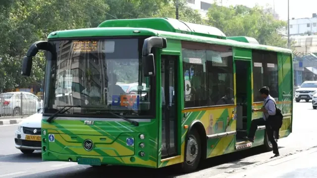दिल्ली में लगातार बस हादसों पर DTC का बड़ा एक्शन: चालकों और कंपनियों को सख्त चेतावनी, ओवरस्पीडिंग और लापरवाही पर लगेगा जुर्माना