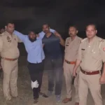 जेवर में 25 हजार का इनामी बदमाश गिरफ्तार: पुलिस की गोली पैर में लगी, इमरान हत्याकांड में चल रहा था फरार