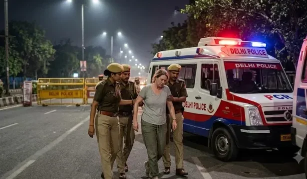 नई दिल्ली में नशे की हालत में मिली अमेरिकी महिला: महिला पुलिसकर्मियों ने पहुंचाया अस्पताल, अमेरिकी दूतावास की देखरेख में चल रहा इलाज