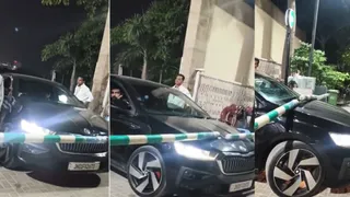 नोएडा की सुपरनोवा सोसाइटी में युवक की दबंगई, गार्डों के सामने कार से तोड़ा बूम बैरियर